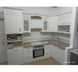 Кухня угловая Тиффани 2,6 м*1,4 м с выставки магазина распродажа 