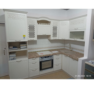 Кухня угловая Тиффани 2,6 м*1,4 м с выставки магазина распродажа 
