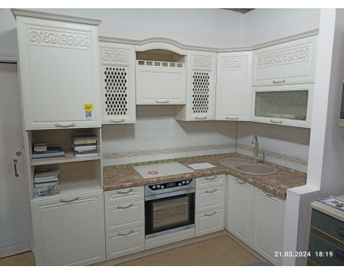 Кухня угловая Тиффани 2,6 м*1,4 м с выставки магазина распродажа Кухня угловая Тиффани 2,6 м*1,4 м с выставки магазина распродажа